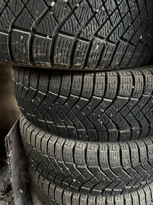 Зимние шины Pirelli 225/65/17
