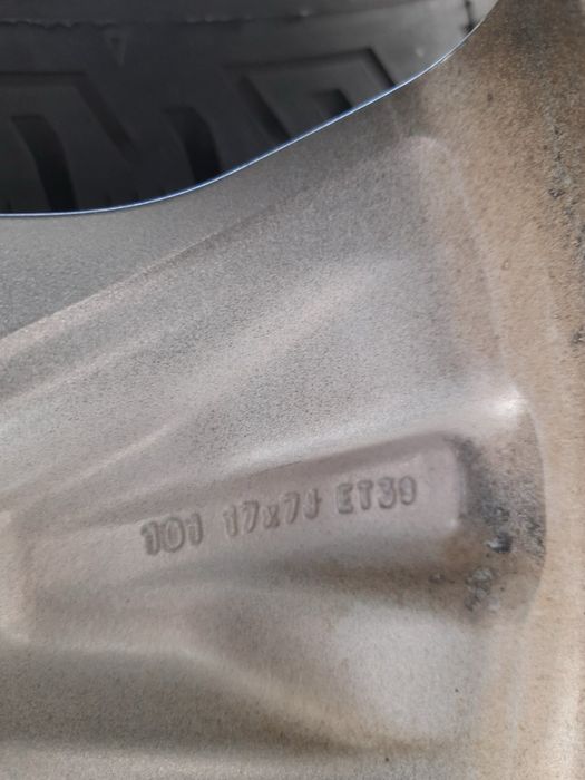 Оригинални джанти 5х114.3х17 с гуми 225/65/17 за Toyota Rav4