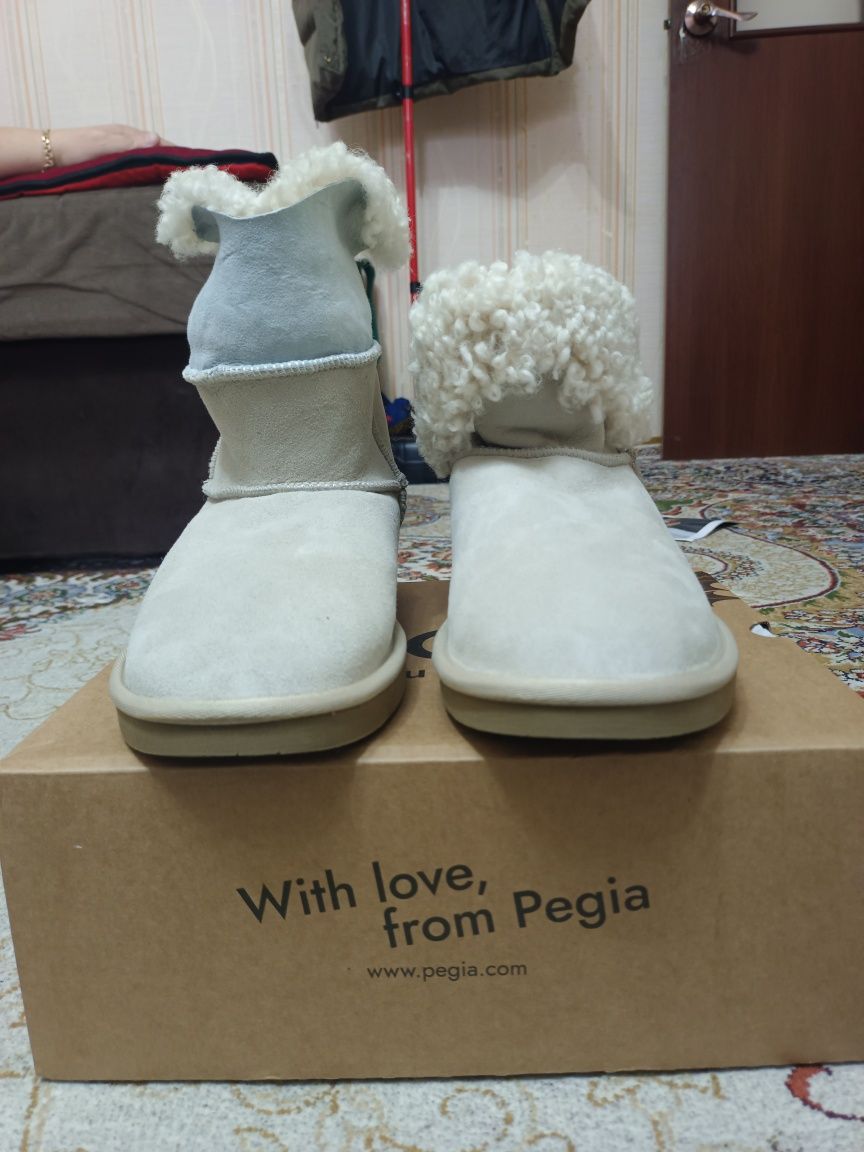Продаются новые фирменные женские сапоги PEGIA