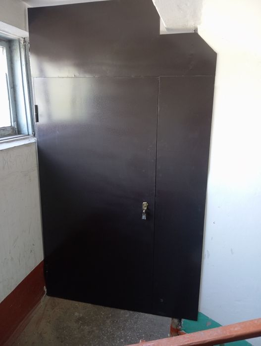 Дверь в кладовке