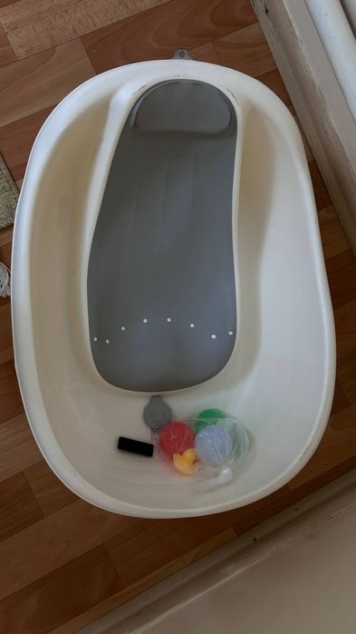 Продается ванночка для купания детский с подарочным пакетом
