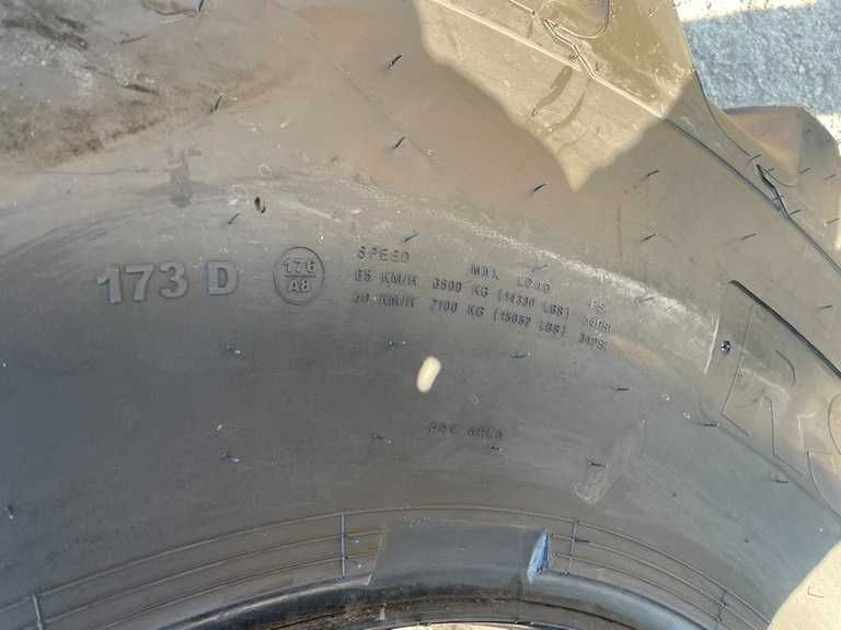 Anvelope noi Radiale marca OZKA de tractor John Deere spate 650/85R38