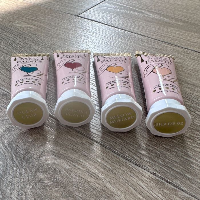 P.Louise Cosmetic Paints - основа за сенки за очи