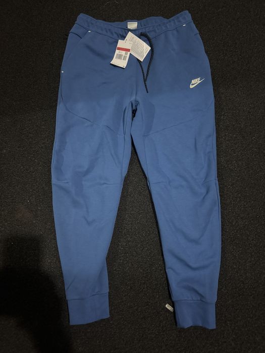 Pantaloni Nike Tech Model Anterior