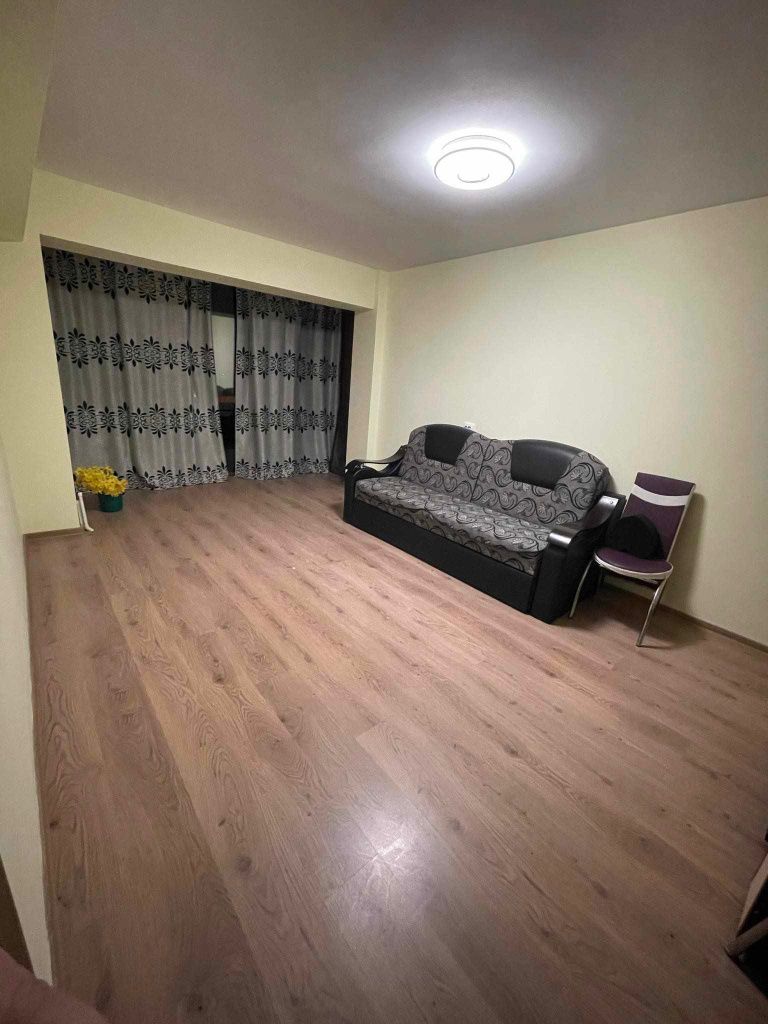 Vând apartament, preț negociabil