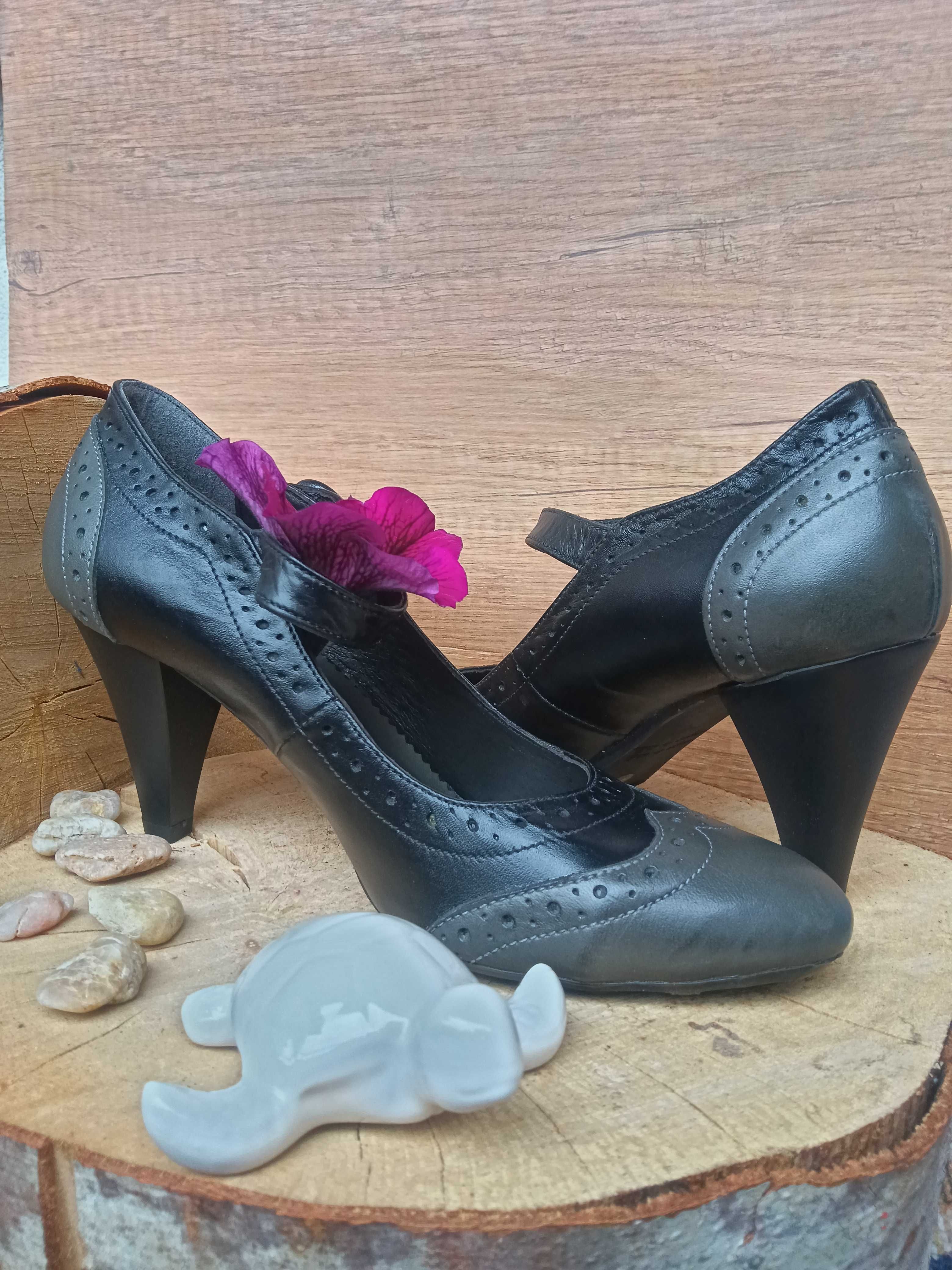 Дамски обувки на български производител, изработени от естествена кожа
