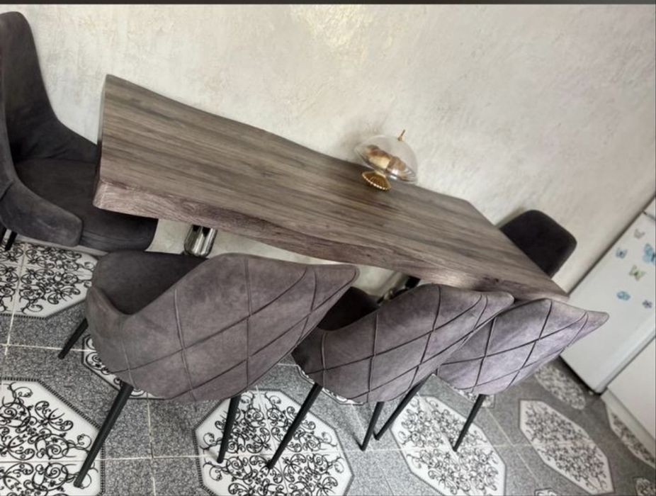 Стол со стульями