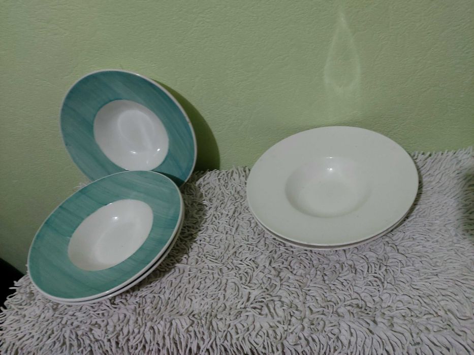Продается комплект тарелок. (3+2 шт)