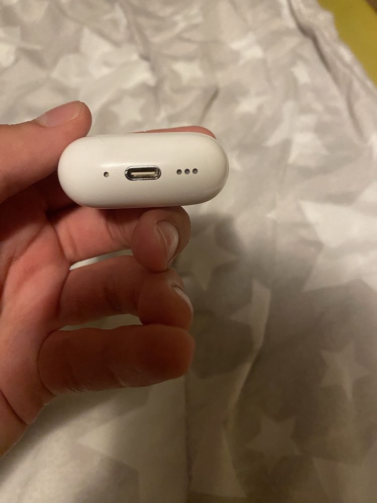 Продавам Airpods 4 ANC