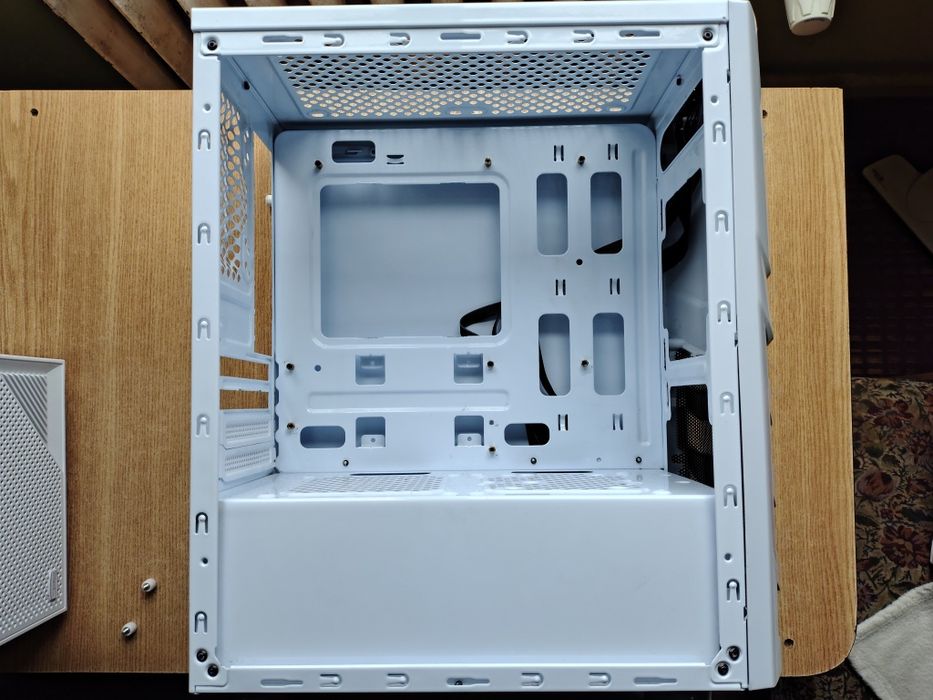 Carcasă albă Micro ATX