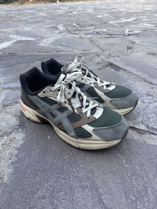 Продам кроссвоки asics