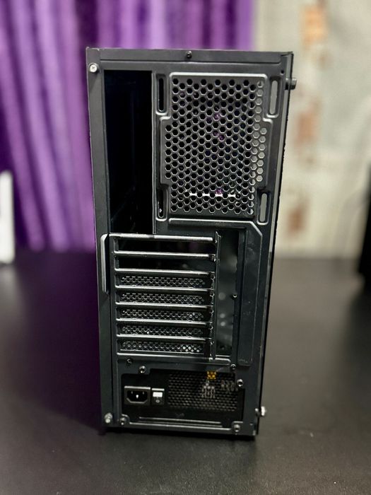 Carcasa gaming iONZ KZ10 + sursa Corsair 750W