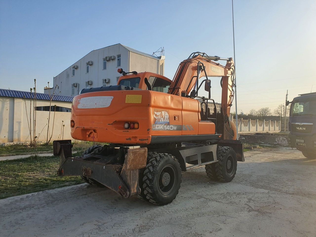 Doosan Ekskavator W140 Sotiladi