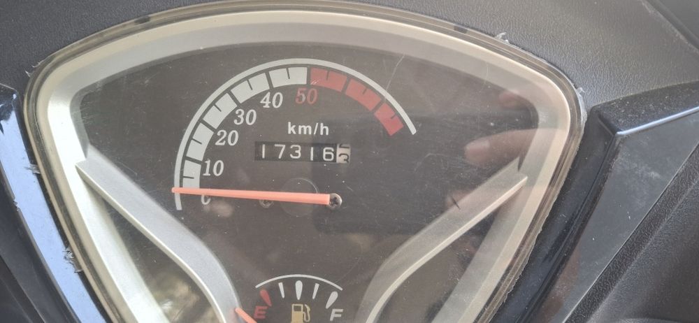 125 kubli maksimal tezligi 80 bak hajimi 4 litr 100 kmga 3 ta yiydi