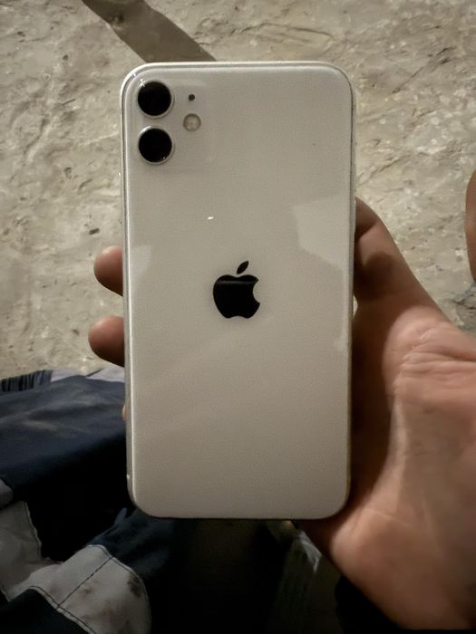 Продам айфон 11.