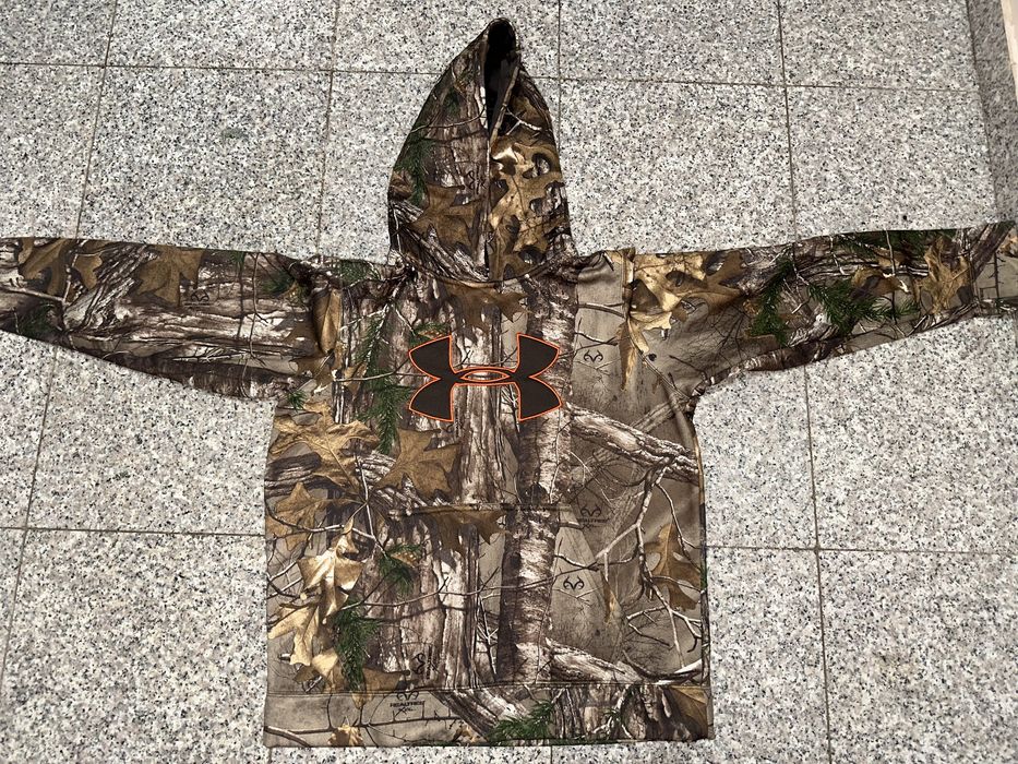 Under Armour оригинален суитчер 164/170