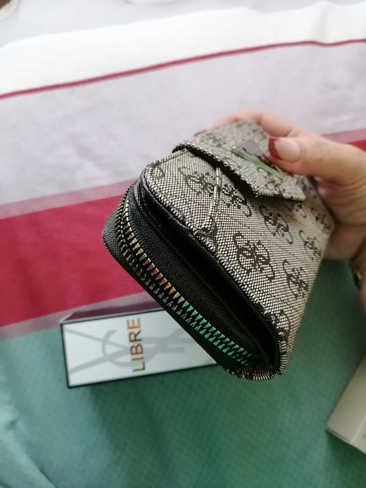 Portofel damă și parfum