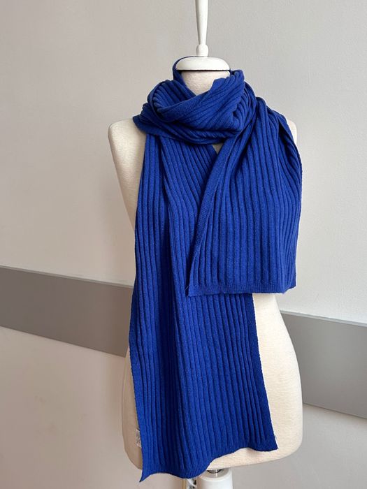 Разкошен мек шал плетиво в кралско синьо