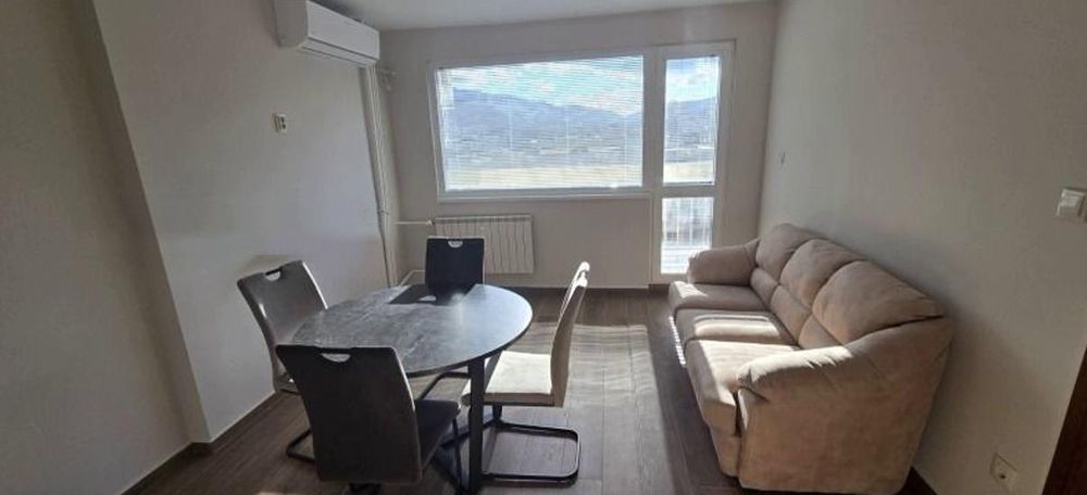 Двустаен апартамент в ж.к. Кръстова вада.