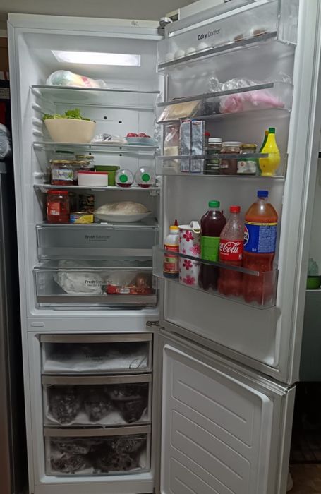 Холодильник большой