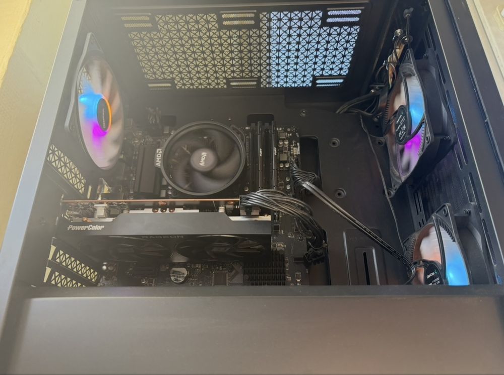 Геймърски компютър RYZEN 5 5600/RX 6600 8 GB/16GB RAM/512 GB NVMe SSD