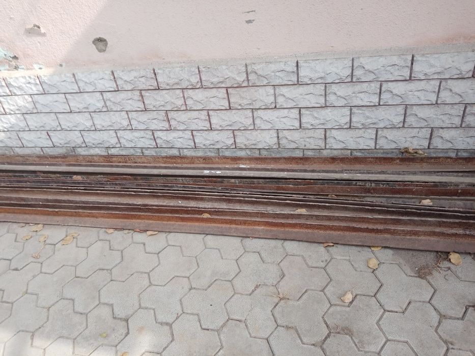 Угольник ва трубалар сотилади