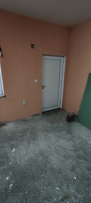 Самостоятелна сграда с навес и гараж-с.Войводово