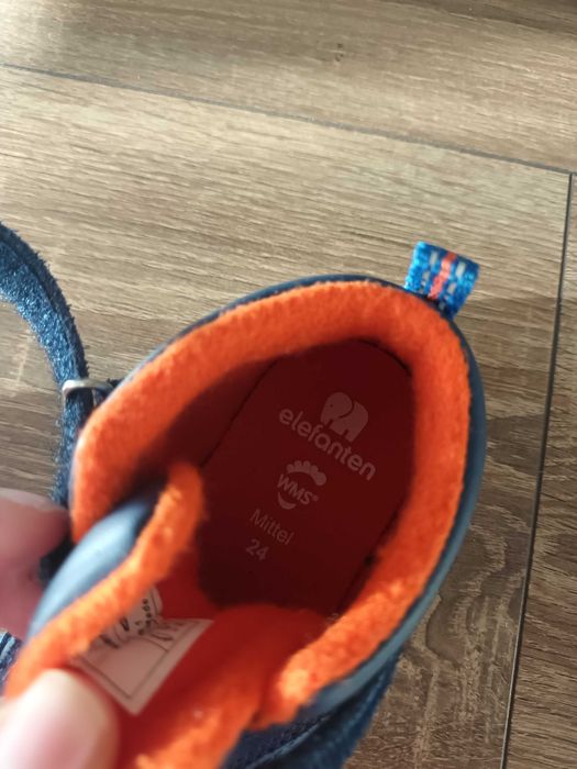 Затворени обувки Elefanten