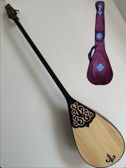 Продам домбыру хорошего качество с чехлом