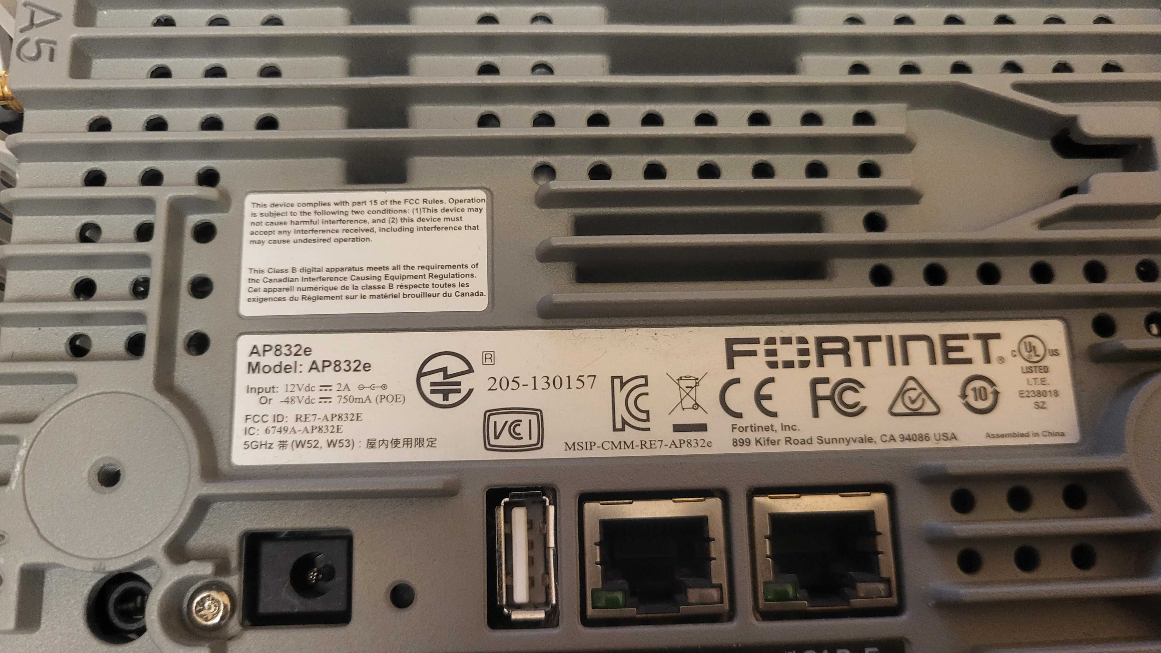 FORTINET Access Point Ap832e  se aprinde