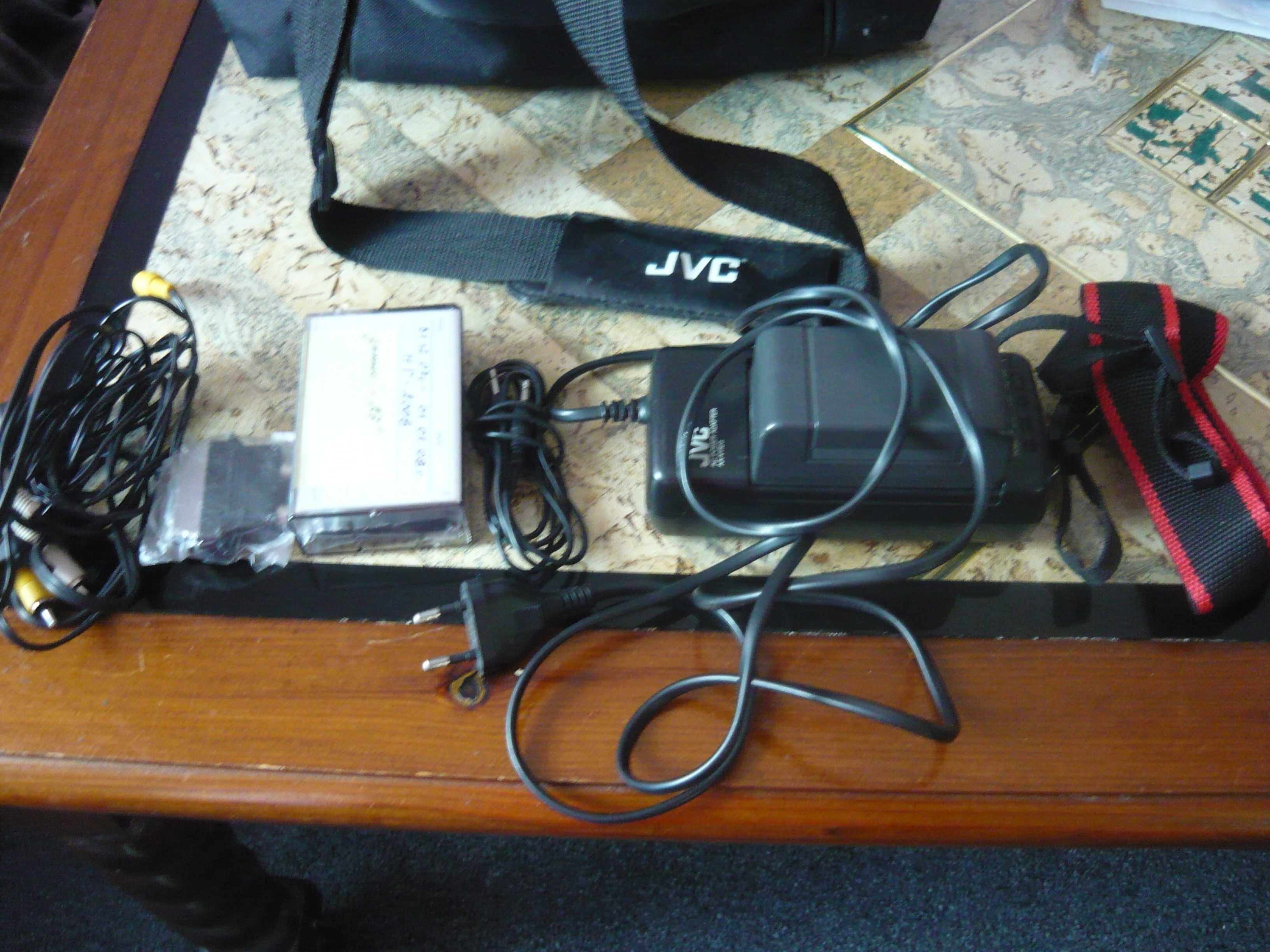 Компактна VHS видеокамера JVC