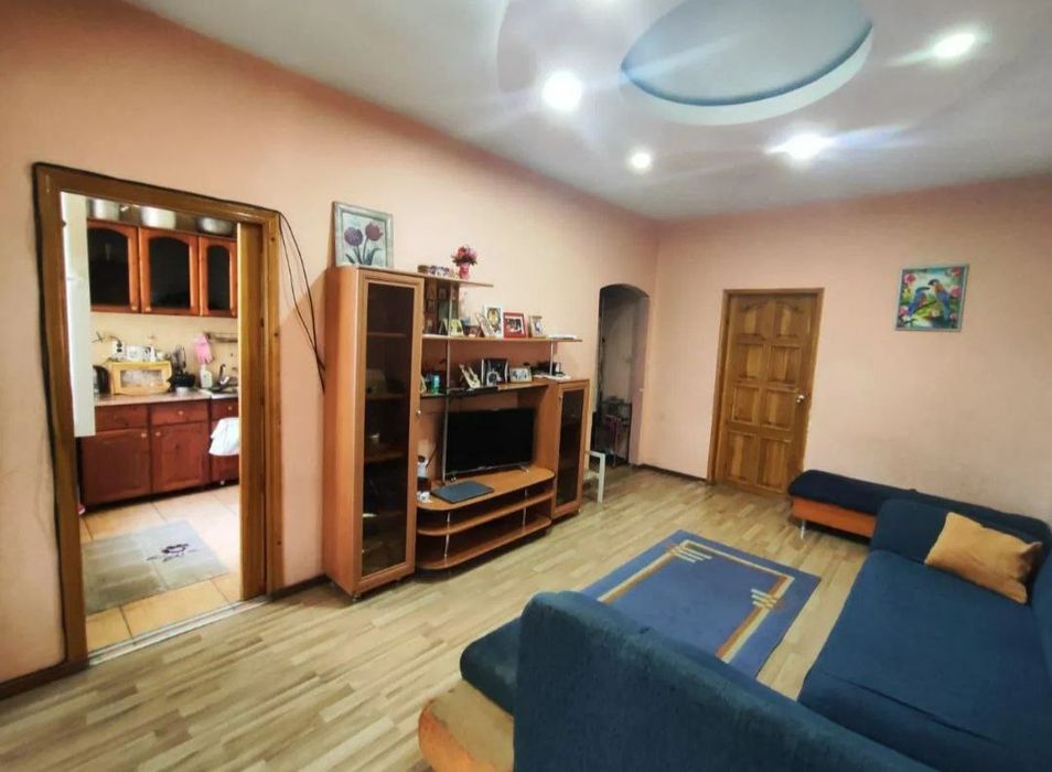 Квартира продаётся Чиланзар 18 квартал 2/4/4 50м2 меб тех