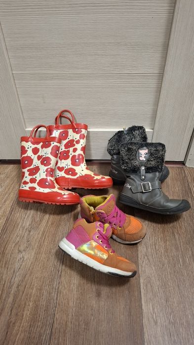 Резиновые сапожки, кроссовки и сапожки в подарок