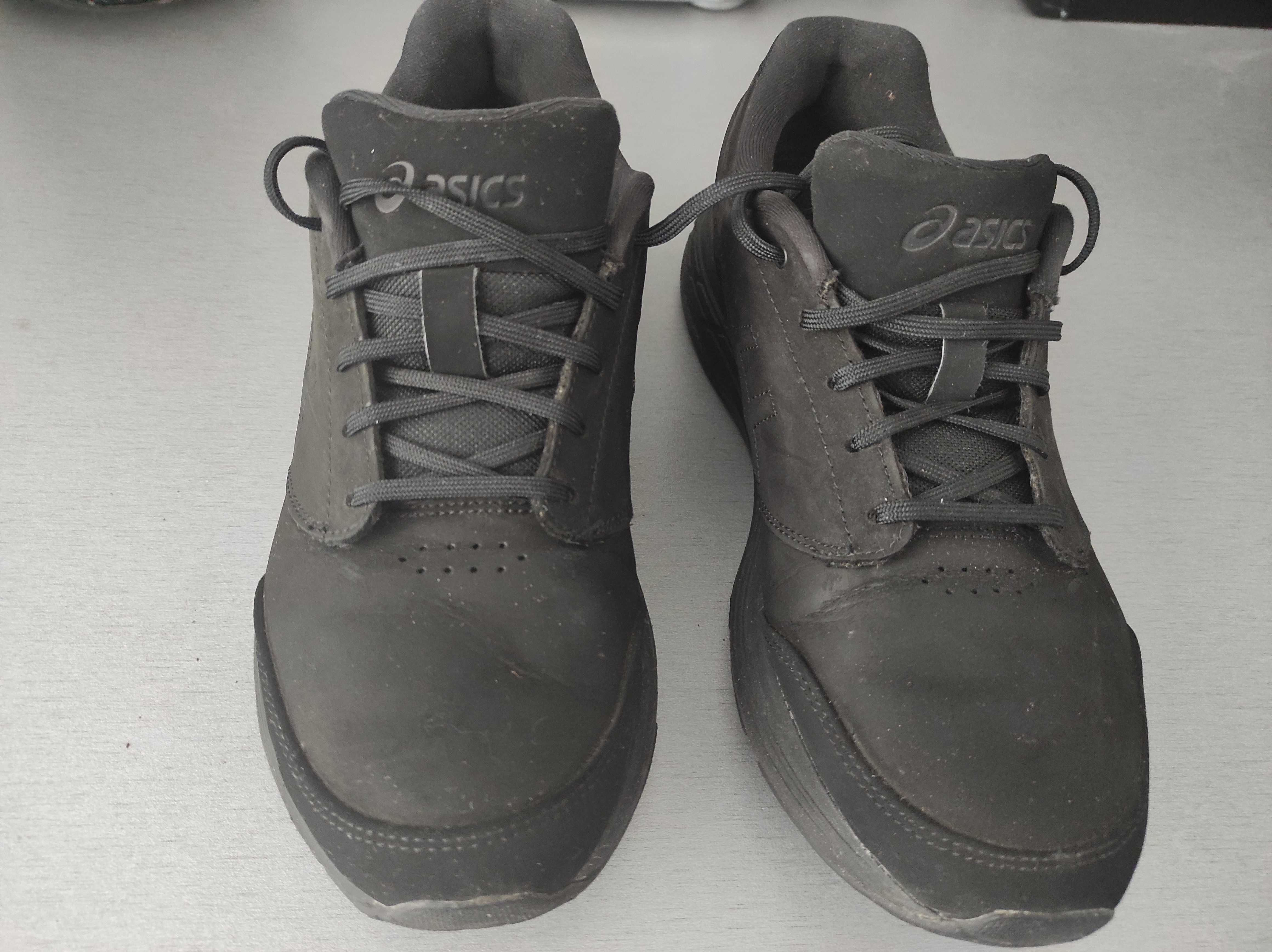 Маратонки Asics , 26,5 см е стелката, отговаря на 41 номер