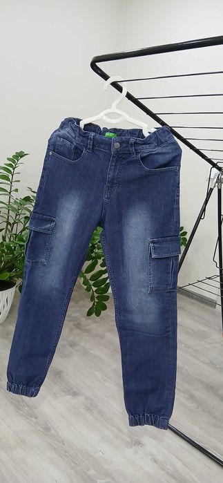 Джинсы на мальчика в хорошем состоянии