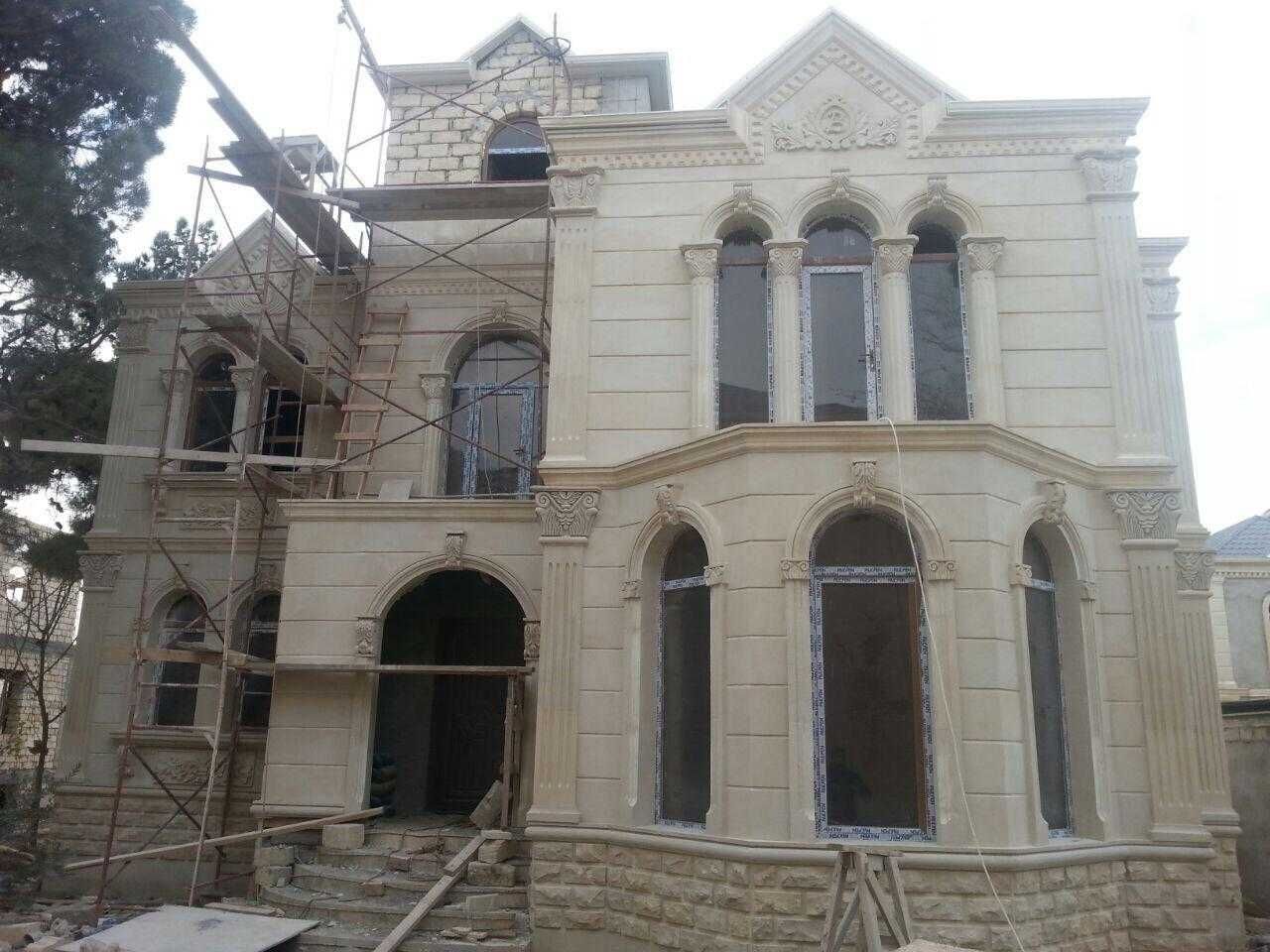 Облицовка фасадов дома из травертина,  гранита, аглая, лаймстона