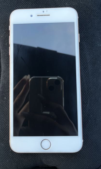 Продам Iphone 8+