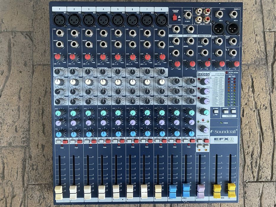 mixer cu efecte voce Soundcraft EFX8