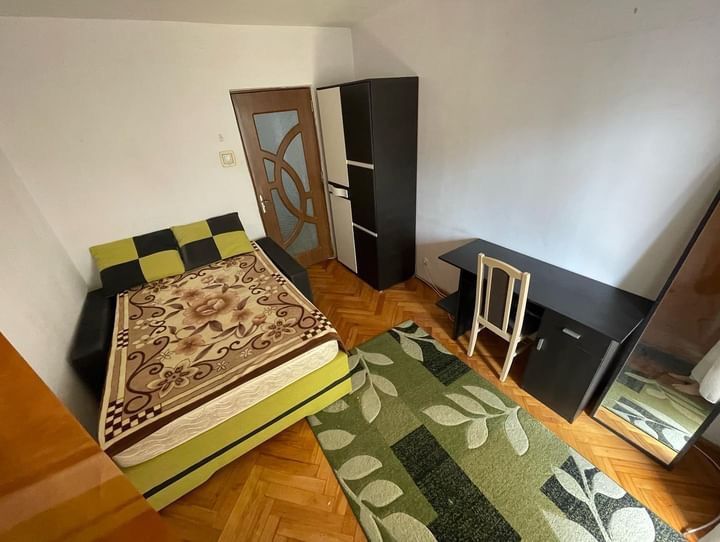 Inchiriez camera in apartament manastur