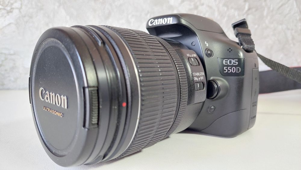 Продается Canon EOS 550D с объективом 15-85mm + 2 подарка