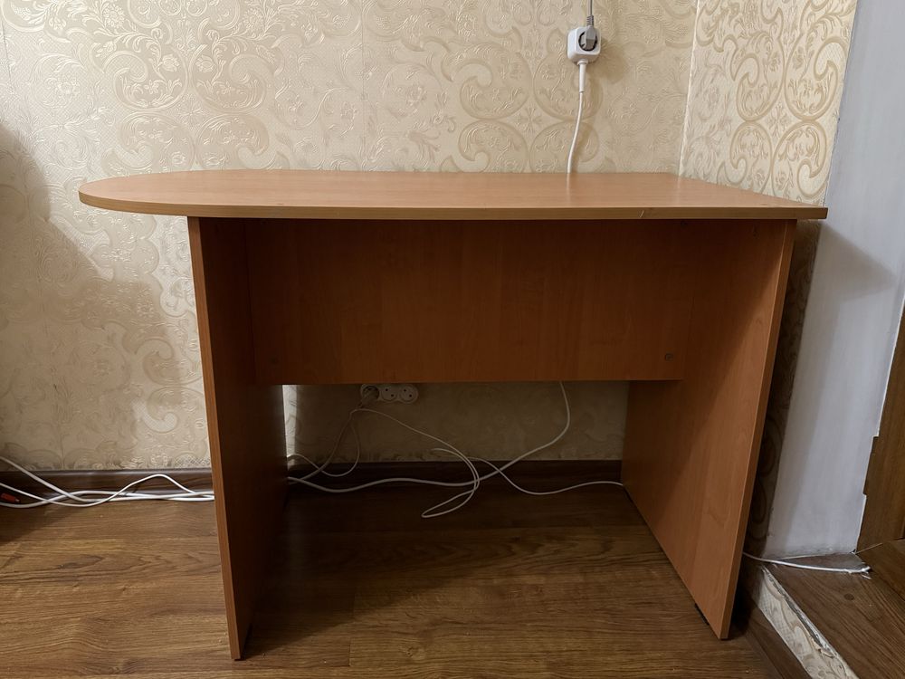 Стол деревянный