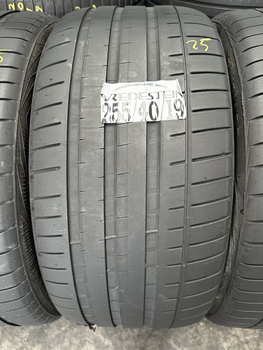 255/40/19 Vredestein