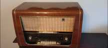 Radio  vechi pe lampi