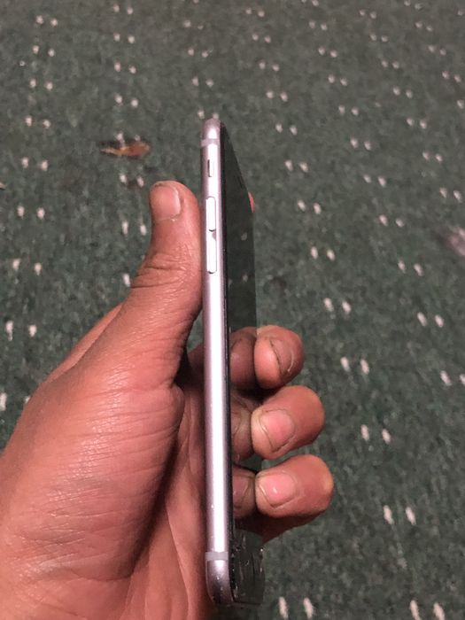 Iphone 6s ekran ketgan boldi narxi 300 kelshmiz