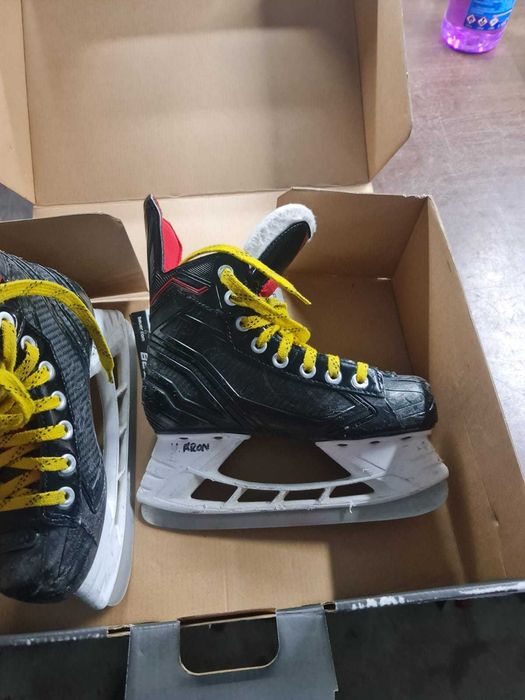 Patine hoki, hockey Bauer marime 35