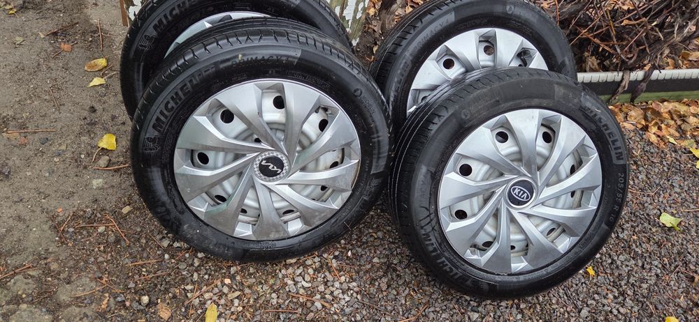 Продам комплект летней резины michelin r16