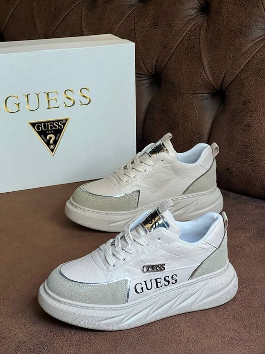 Adidași și sandale