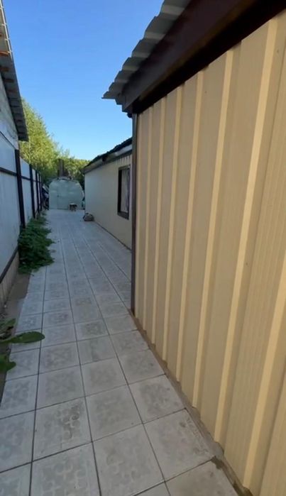 Дом рядом с городом