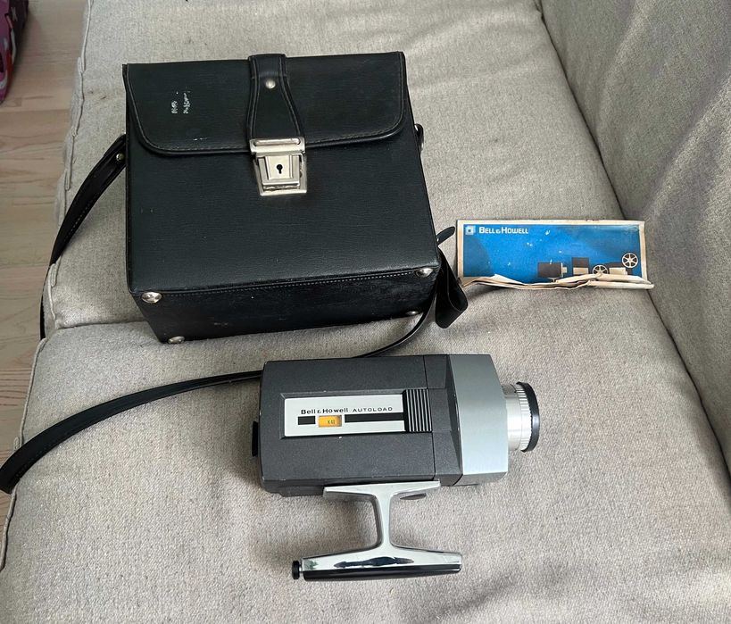 Cameră Bell & Howell Super 8 model 8432S vintage nefuncțională gentuta