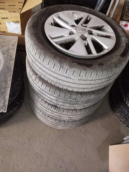 Джанти Тойота аурис 6.0j et 39 5x114.3 15 с летни гуми